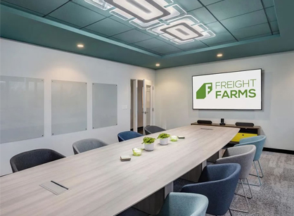 ����ȫ�������ʩ�İ칫��װ����ƿռ�����������ġ���Freight Farms